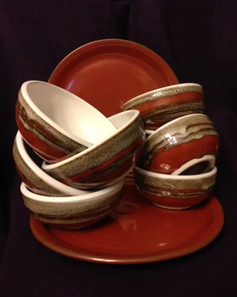 Tomato red plates and bowls