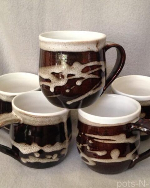 Brown/white mugs