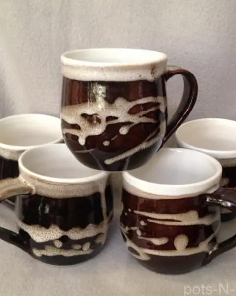 Brown/white mugs