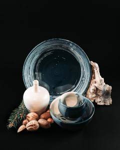 Plate, small bowls and a tiny vase