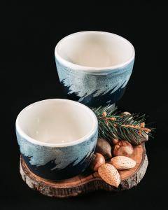 Small tumblers in blue and white