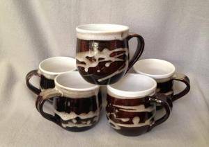 Brown/white mugs